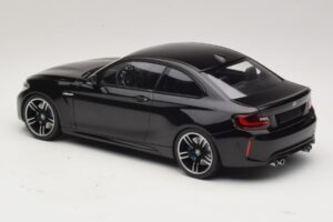 BMW M2 F87 Musta Metallic Minichamps 1:18 155026100 Metalli — kuva 5 / 6