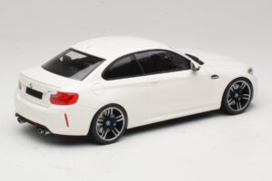 BMW M2 F87 Valkoinen Minichamps 1:18 155026104 Metalli — kuva 2 / 6