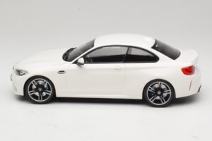 BMW M2 F87 Valkoinen Minichamps 1:18 155026104 Metalli — kuva 3 / 6