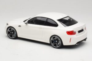 BMW M2 F87 Valkoinen Minichamps 1:18 155026104 Metalli — kuva 5 / 6