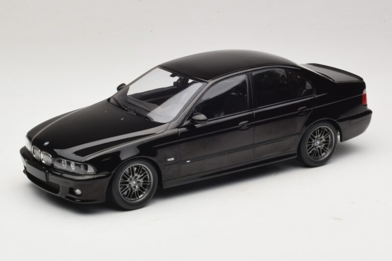 BMW M5 E39 Musta KK-Scale 1:18 KKDC181623 Metalli