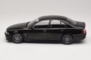 BMW M5 E39 Musta KK-Scale 1:18 KKDC181623 Metalli — kuva 3 / 6