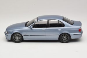 BMW M5 E39 Silverstone Blue Metallic KK-Scale 1:18 KKDC181622 Metalli — kuva 3 / 6