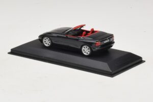 BMW Z1 Tummanvihreä Punaisella Sisustalla Minichamps 1:43 BMW021 Metalli — kuva 3 / 5