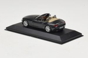 BMW Z4 E85 Musta Metallic Korvaava Pakkaus Minichamps 1:43 80420144055-R1 Metalli — kuva 3 / 5