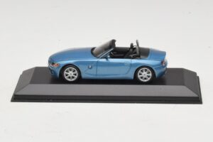 BMW Z4 E85 Vaaleansininen Metallic Korvaava Pakkaus Minichamps 1:43 BMW Z4 E85 Vaaleansininen Metallic Korvaava Pakkaus Minichamps 1:43 80420144054-R1 Metalli