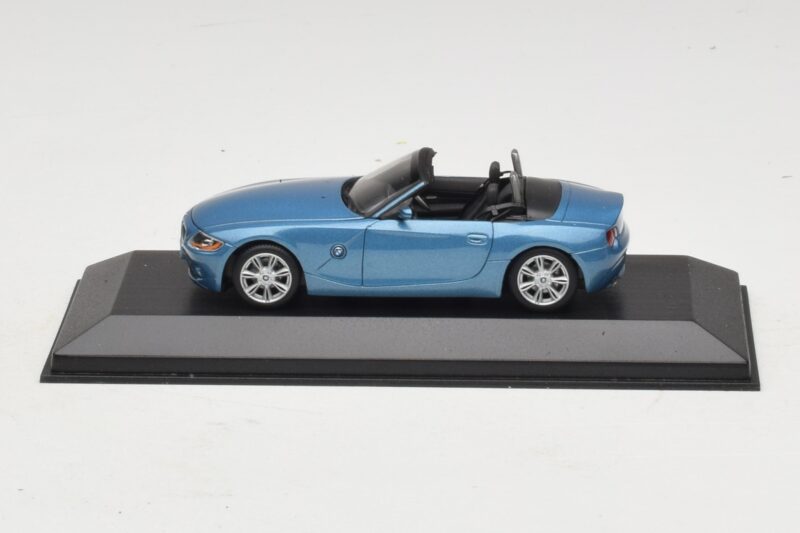 BMW Z4 E85 Vaaleansininen Metallic Korvaava Pakkaus Minichamps 1:43 80420144054-R1 Metalli