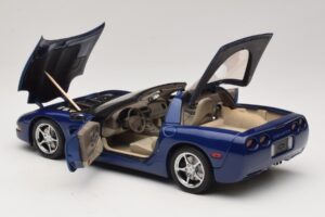 Chevrolet Corvette C5 Commemorative Edition Sininen AUTOart 1:18 71157 Metalli — kuva 6 / 9