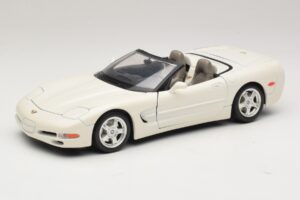 Chevrolet Corvette C5 Avoauto Valkoinen Bburago 1:18 3076-P1 Metalli