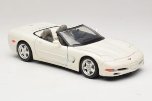Chevrolet Corvette C5 Avoauto Valkoinen Bburago 1:18 3076-P1 Metalli — kuva 6 / 8