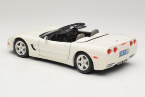 Chevrolet Corvette C5 Avoauto Valkoinen Bburago 1:18 3076-P1 Metalli — kuva 7 / 8