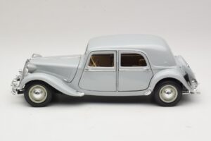 Citroen 15CV Six Harmaa Maisto 1:18 31837 Metalli — kuva 4 / 8