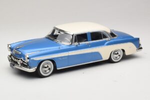 DeSoto Fireflite Sedan Sininen Metallinen & Kermanvärinen KK-Scale 1:18 KKDC181544 Metalli