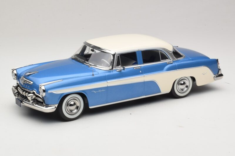 DeSoto Fireflite Sedan Sininen Metallinen & Kermanvärinen KK-Scale 1:18 KKDC181544 Metalli