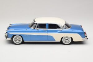 DeSoto Fireflite Sedan Sininen Metallinen & Kermanvärinen KK-Scale 1:18 KKDC181544 Metalli — kuva 3 / 6