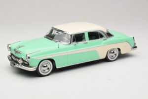 DeSoto Fireflite Sedan Vaaleanvihreä & Kermanvärinen KK-Scale 1:18 KKDC181543 Metalli