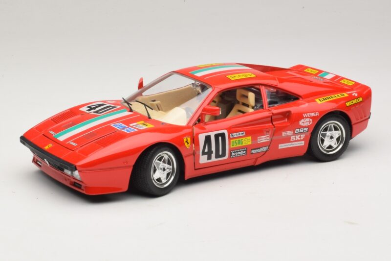 Ferrari 288 GTO #40 Punainen Bburago 1:18 3027-P4 Metalli