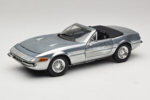 Ferrari 365 GTS Chrome Silver Hot Wheels 1:18 25738 Metalli