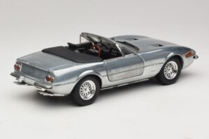 Ferrari 365 GTS Chrome Silver Hot Wheels 1:18 25738 Metalli — kuva 3 / 8