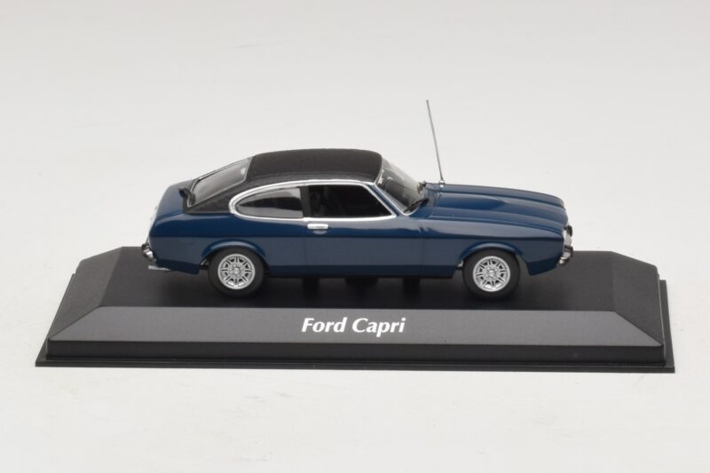 Ford Capri II Tummansininen Maxichamps 1:43 940081201 Metalli