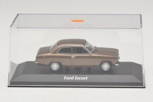 Ford Escort Mk1 Ruskea Metallic Maxichamps 1:43 940081000 Metalli — kuva 4 / 5