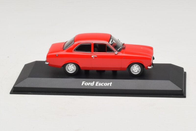 Ford Escort Mk1 Punainen Maxichamps 1:43 940081001 Metalli