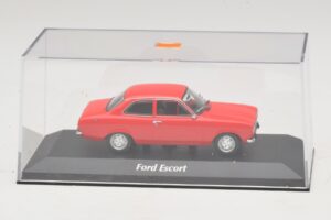 Ford Escort Mk1 Punainen Maxichamps 1:43 940081001 Metalli — kuva 4 / 5
