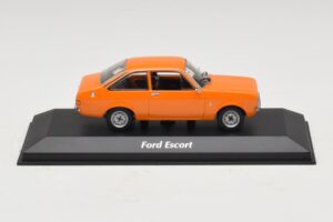 Ford Escort Mk2 Oranssi Maxichamps 1:43 Ford Escort Mk2 Oranssi Maxichamps 1:43 940084101 Metalli