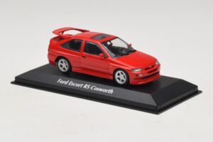Ford Escort RS Cosworth Punainen Maxichamps 1:43 940082100 Metalli — kuva 3 / 5