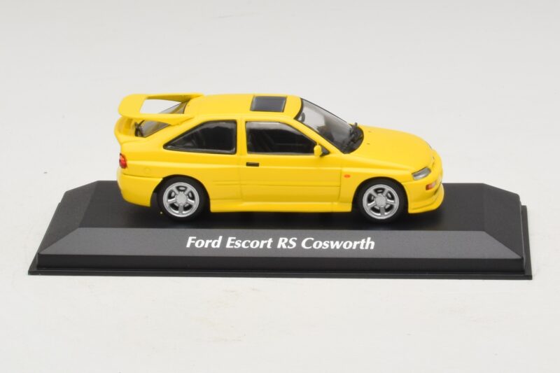 Ford Escort RS Cosworth Keltainen Maxichamps 1:43 Ford Escort RS Cosworth Keltainen Maxichamps 1:43 940082101 Metalli