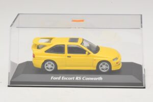 Ford Escort RS Cosworth Keltainen Maxichamps 1:43 940082101 Metalli — kuva 4 / 5