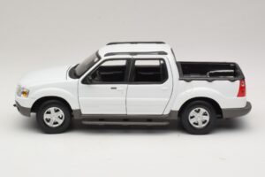 Ford Explorer Sport Trac Valkoinen Maisto 1:18 36891 Metalli — kuva 4 / 8