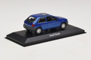 Ford Fiesta Mk4 Sininen Metallic Maxichamps 1:43 940085061 Metalli — kuva 2 / 5