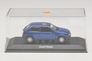 Ford Fiesta Mk4 Sininen Metallic Maxichamps 1:43 940085061 Metalli — kuva 4 / 5