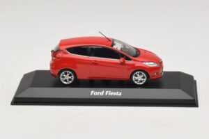 Ford Fiesta Mk7 Punainen Maxichamps 1:43 Ford Fiesta Mk7 Punainen Maxichamps 1:43 940088000 Metalli