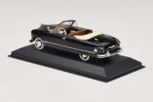 Ford FL Avoauto Musta Minichamps 1:43 400082231 Metalli — kuva 3 / 5