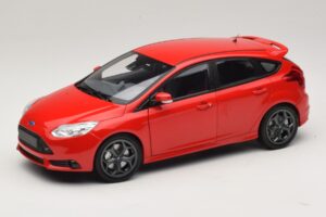 Ford Focus ST Mk2 Punainen Minichamps 1:18 110082002 Metalli
