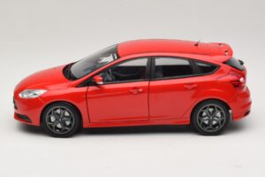 Ford Focus ST Mk2 Punainen Minichamps 1:18 110082002 Metalli — kuva 4 / 8
