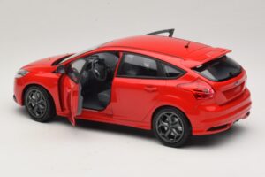Ford Focus ST Mk2 Punainen Minichamps 1:18 110082002 Metalli — kuva 5 / 8