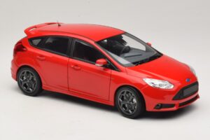 Ford Focus ST Mk2 Punainen Minichamps 1:18 110082002 Metalli — kuva 6 / 8