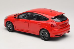 Ford Focus ST Mk2 Punainen Minichamps 1:18 110082002 Metalli — kuva 7 / 8