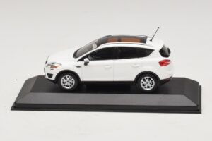 Ford Kuga Mk1 Valkoinen Jälleenmyyjäversio Minichamps 1:43 Ford Kuga Mk1 Valkoinen Jälleenmyyjäversio Minichamps 1:43 KUGA002 Metalli
