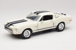 Ford Shelby GT500KR Valkoinen Road Legends 1:18 92168 Metalli