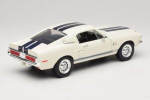 Ford Shelby GT500KR Valkoinen Road Legends 1:18 92168 Metalli — kuva 3 / 8