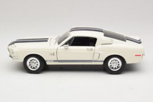 Ford Shelby GT500KR Valkoinen Road Legends 1:18 92168 Metalli — kuva 4 / 8