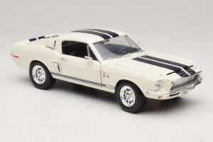 Ford Shelby GT500KR Valkoinen Road Legends 1:18 92168 Metalli — kuva 6 / 8