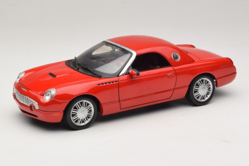 Ford Thunderbird Punainen Maisto 1:18 31620 Metalli