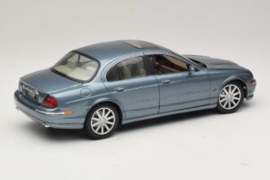 Jaguar S-Type X200 Sininen Maisto 1:18 31865 Metalli — kuva 3 / 8
