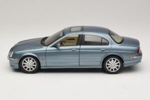 Jaguar S-Type X200 Sininen Maisto 1:18 31865 Metalli — kuva 4 / 8