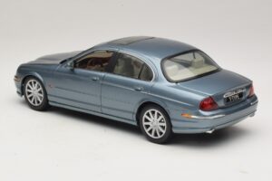 Jaguar S-Type X200 Sininen Maisto 1:18 31865 Metalli — kuva 7 / 8